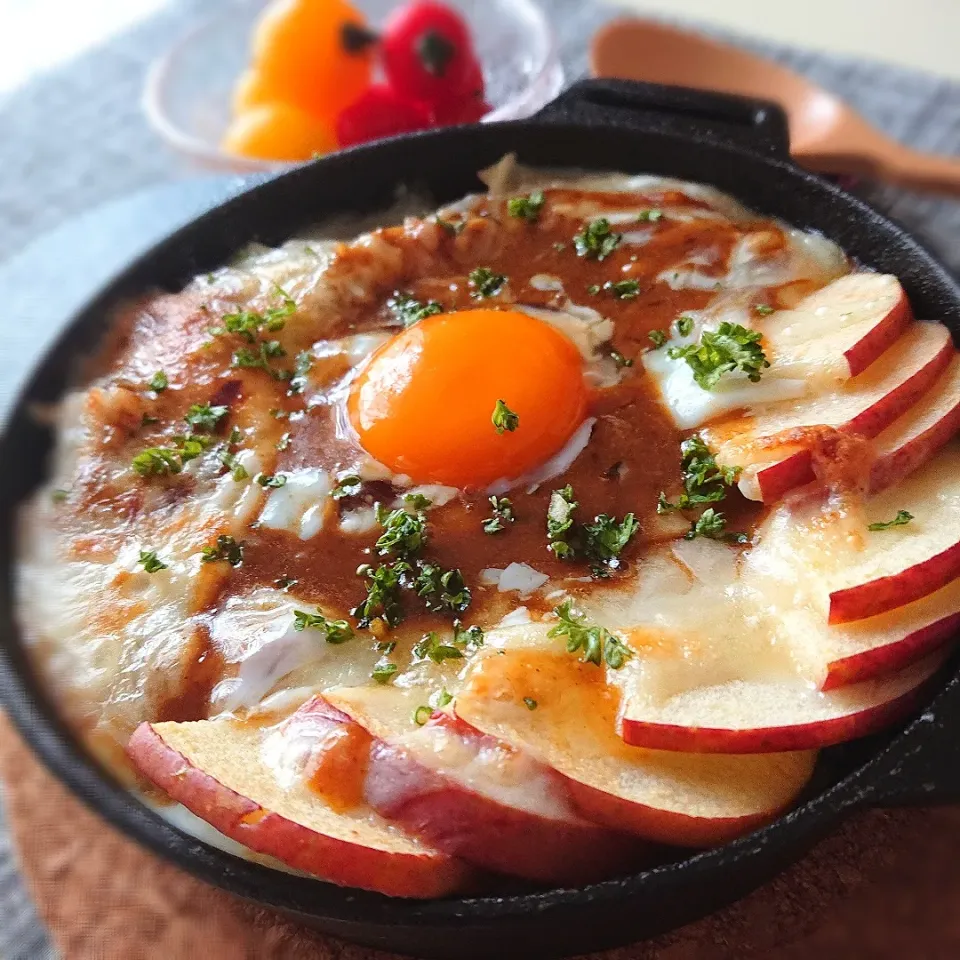 Snapdishの料理写真:焼きリンゴカレー|ポトスさん