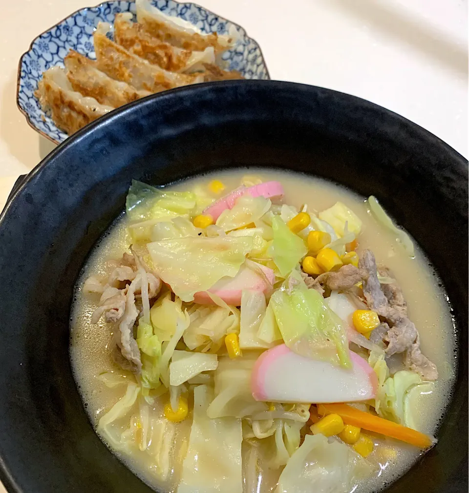 Snapdishの料理写真:夜ご飯⭐️ぎょうざ＆ちゃんぽん|とまこ(*^o^*)さん