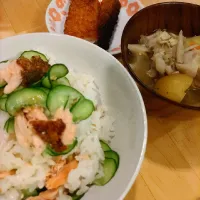 Snapdishの料理写真:豚汁　鮭ときゅうりの混ぜご飯　ホッケフライ|Rika mさん