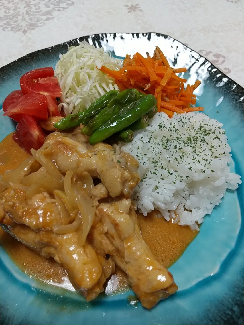 Snapdishの料理写真:☆今日の晩ごはん☆　鶏のココナッツミルクカレー|hamamaさん