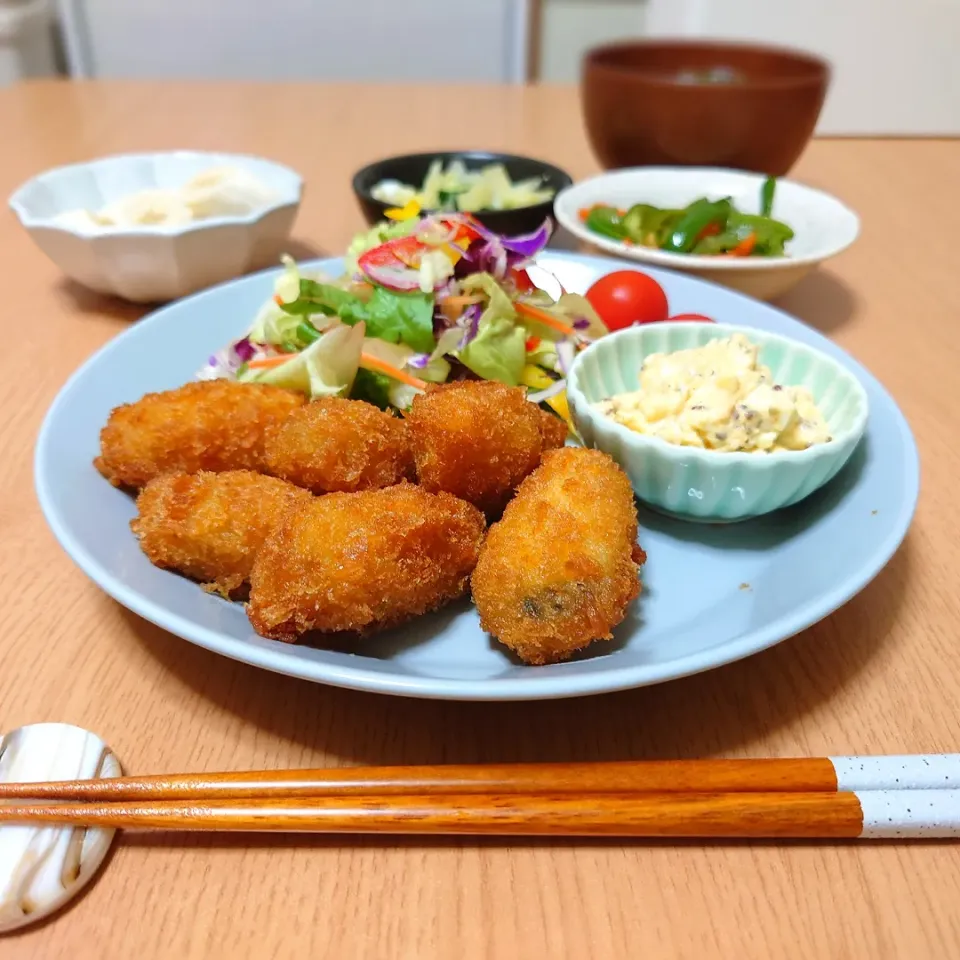 【夜ごはん】
かきフライとタルタルソース
人参とピーマンのきんぴら
塩もみ白菜のたくあん和え
味噌汁(白菜、小松菜)
バナナ|Rie*さん