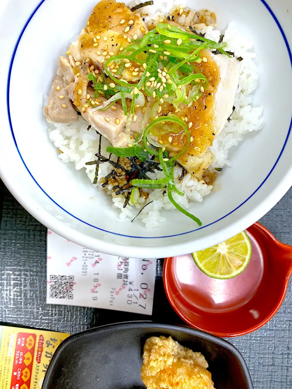 うま塩豚角煮丼 -唐揚げはタダ券-|すくらんぶるえっぐさん