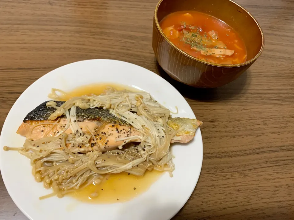 鮭とえのきのバター醤油焼き、トマトスープ|みぃさん