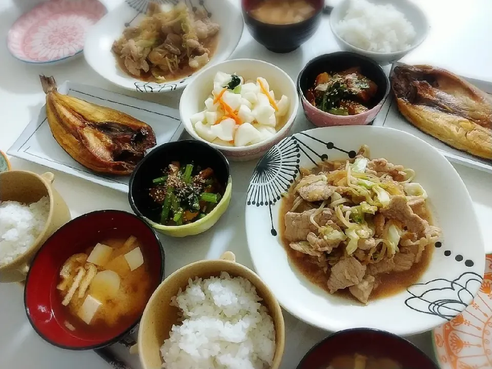 夕食(*^^*)
豚肉の野菜のニンニク甘辛炒め
ホッケ焼
小松菜とさつま揚げ炒め
漬け物
お味噌汁(里芋、油揚げ、豆腐)|プリン☆さん