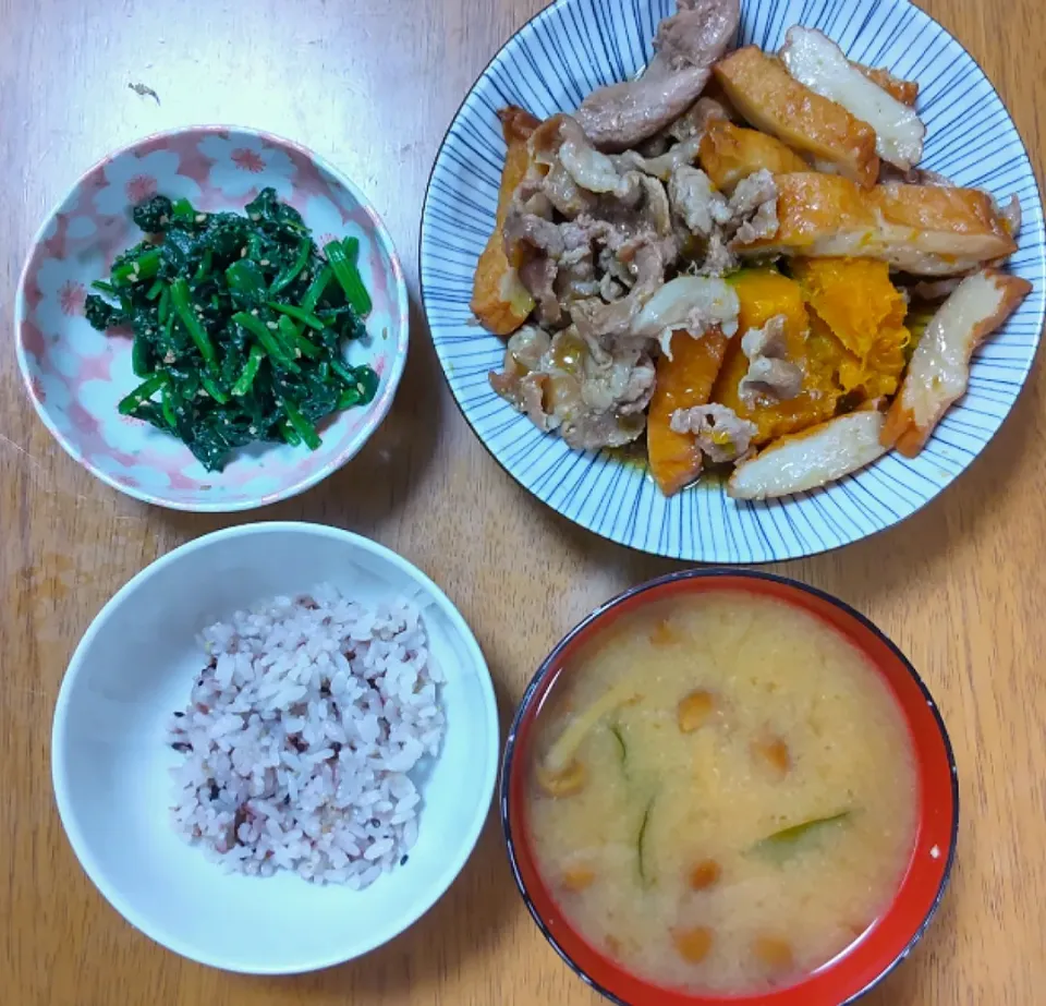 １０月１２日　豚肉とかぼちゃの甘辛煮　ほうれん草の生姜和え　なめことわかめのお味噌汁|いもこ。さん