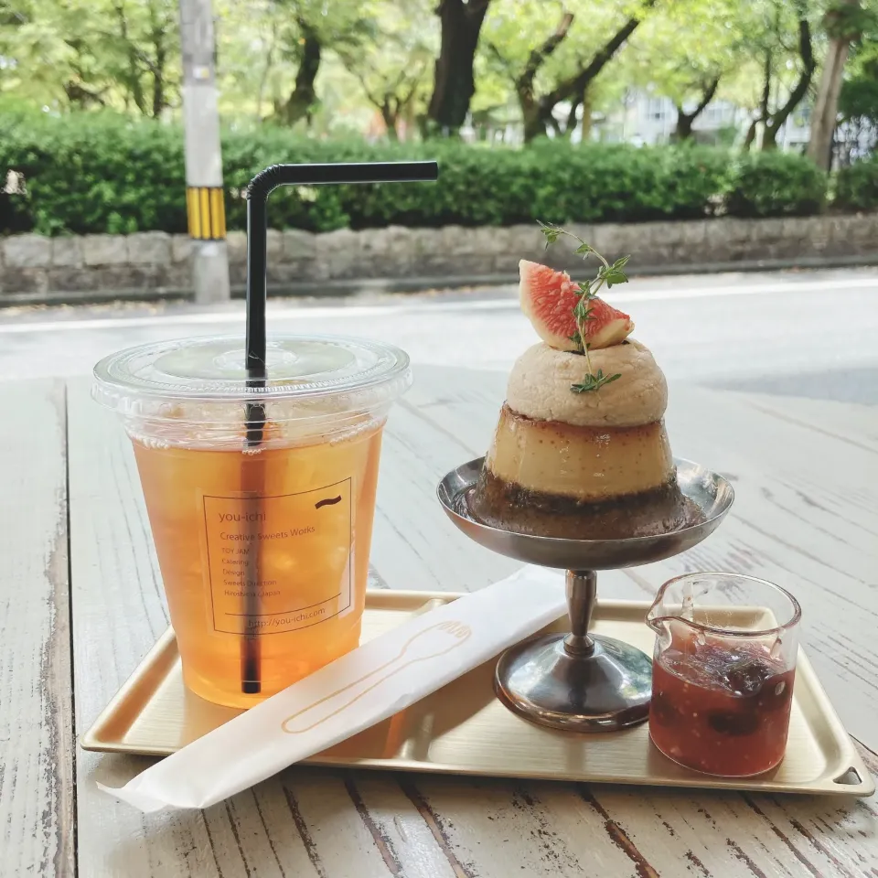 トンカ豆とほうじ茶のプリンアラモード　いちぢく胡桃ラムレーズンジャム🍮|ちゃみこさん