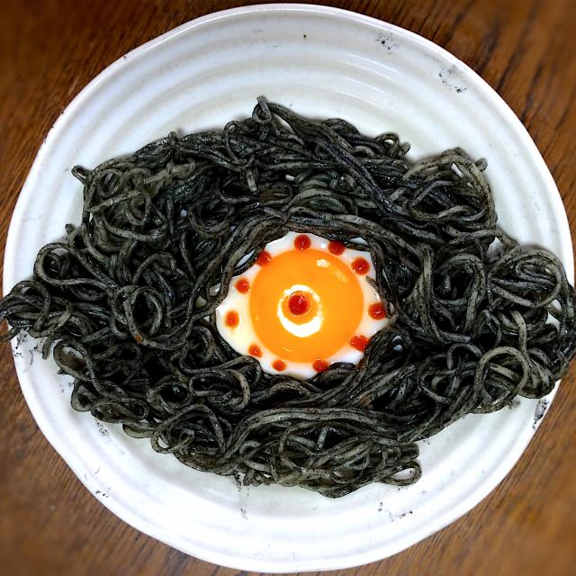 イカ墨まぜそばハロウィン/じゃじゃまる | Snapdish[スナップ イカ墨まぜそばハロウィン/じゃじゃまる | Snapdish[スナップ