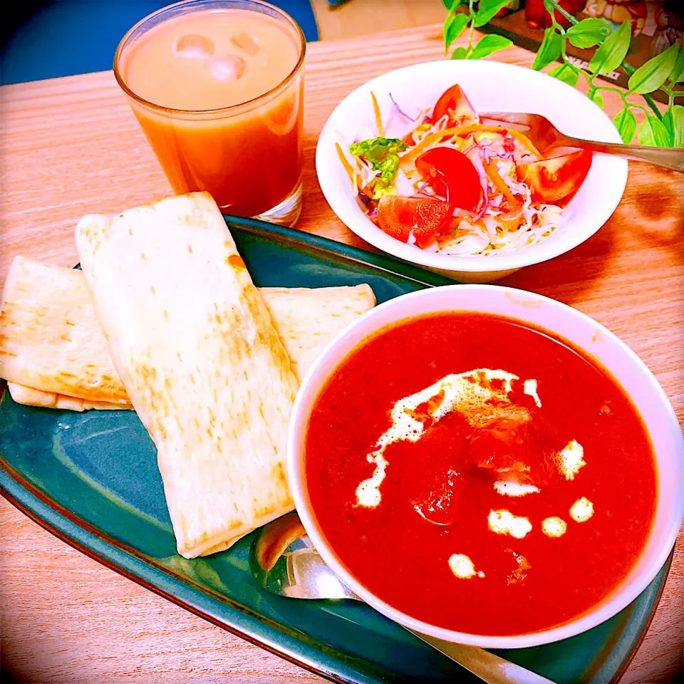 今夜はまったりインド風　🍛バターチキンカレーに🫔チーズナンそれに🧋アイスチャイティー|Sの食卓さん