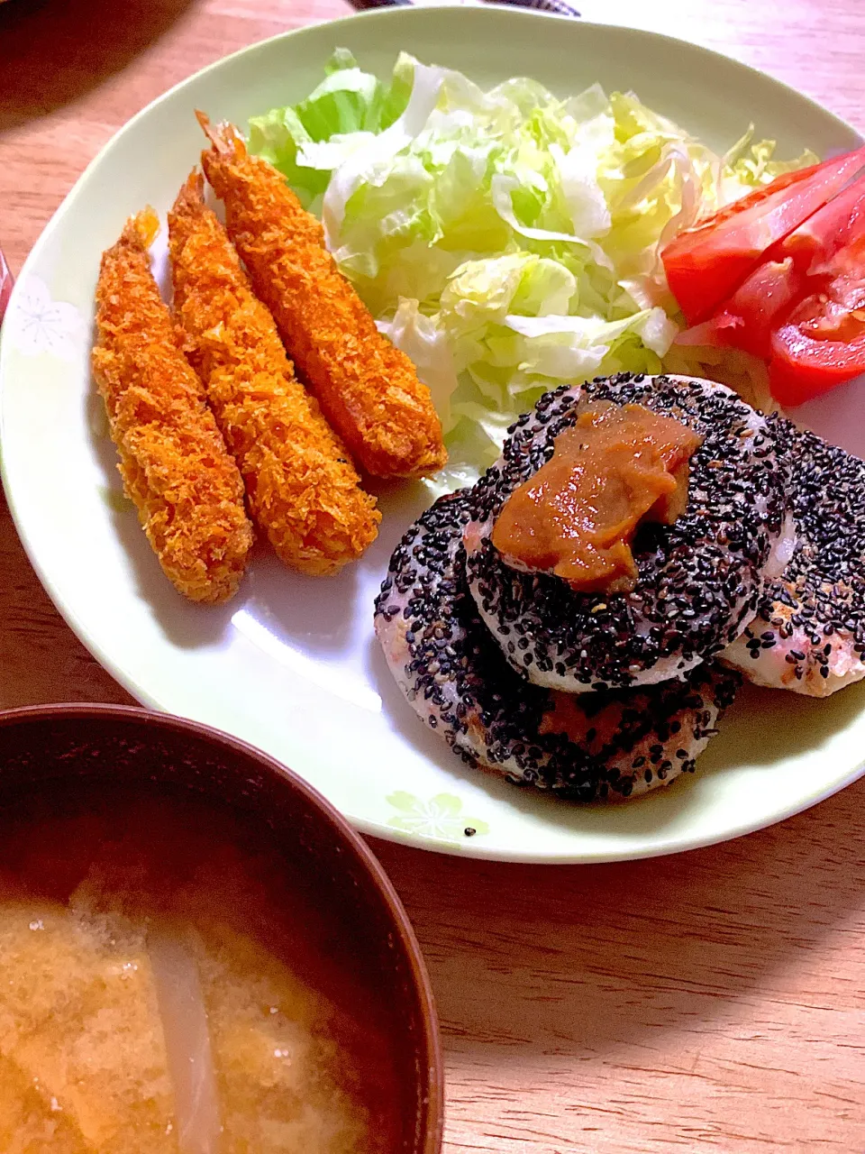 Snapdishの料理写真:干しエビ入り黒ゴマレンコン餅、大根の味噌汁⭐️|kaokaoさん