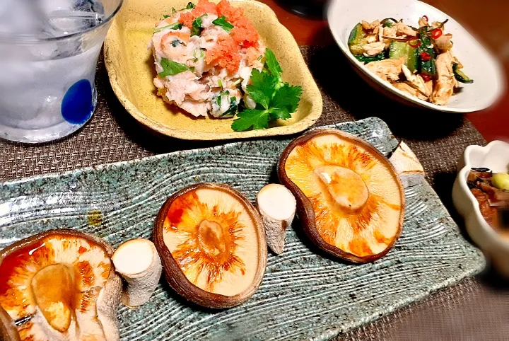 からあげビールさんの料理 ♪紹興酒蒸し鶏ときゅうりの塩こんぶラーぽん和え
里芋ポテサラ
椎茸バター醤油|びせんさん