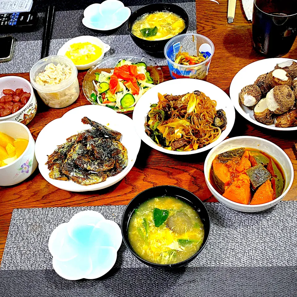 きぬかつぎ、すき焼き風煮物、秋刀魚の蒲焼、|yakinasuさん