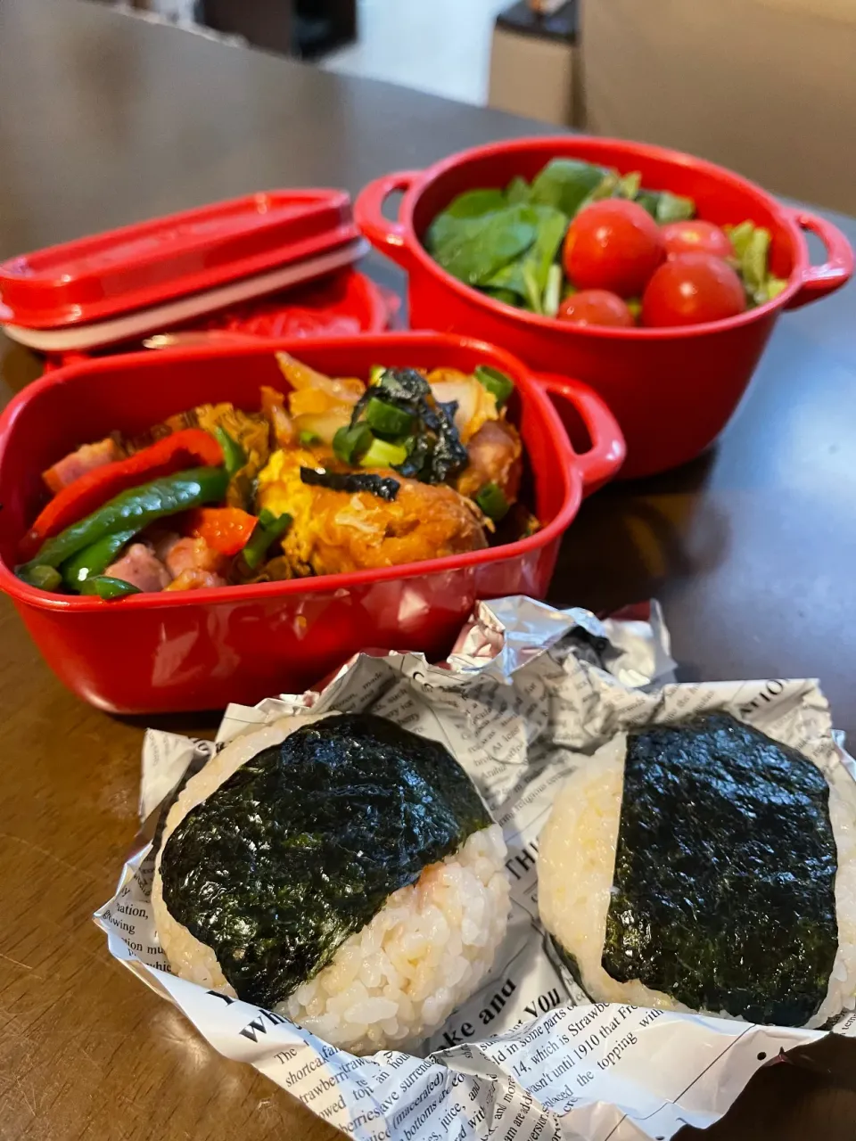 Snapdishの料理写真:嫁のおにぎり弁当🍱|ナガマンさん