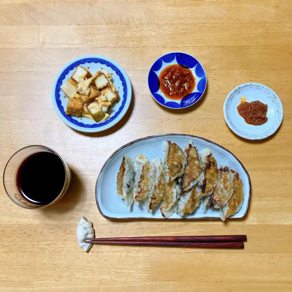 焼き餃子🥟ラー油とラグパク添え👅|ちゃみこさん