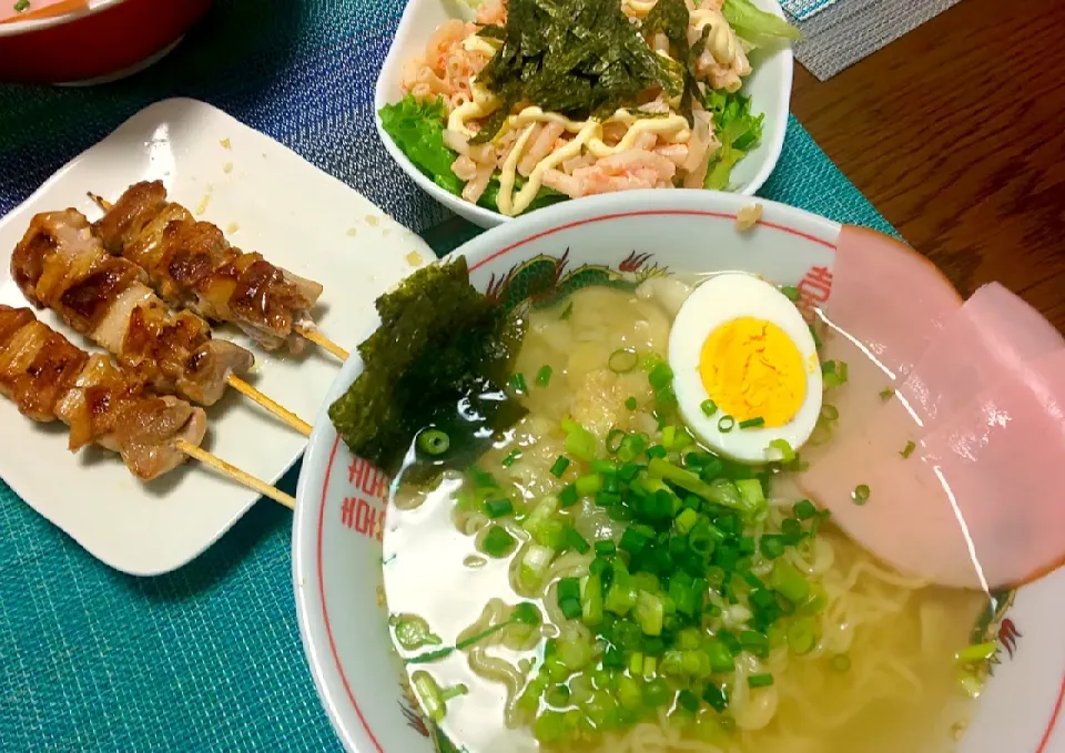 Snapdishの料理写真:◇塩ラーメン
◇焼き鳥
◇明太マヨマカロニサラダ|ぶるー子さん