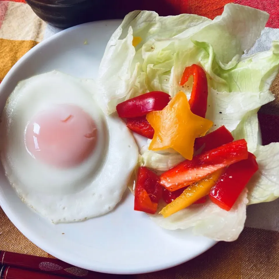 Snapdishの料理写真:目玉焼きとお星さま|花玉子さん