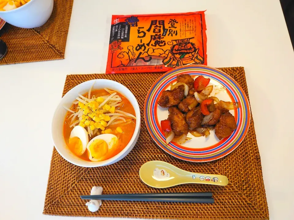 Snapdishの料理写真:今日の昼食　えんまラーメン、唐揚げの黒酢あんかけ|pinknari🐰🌈さん