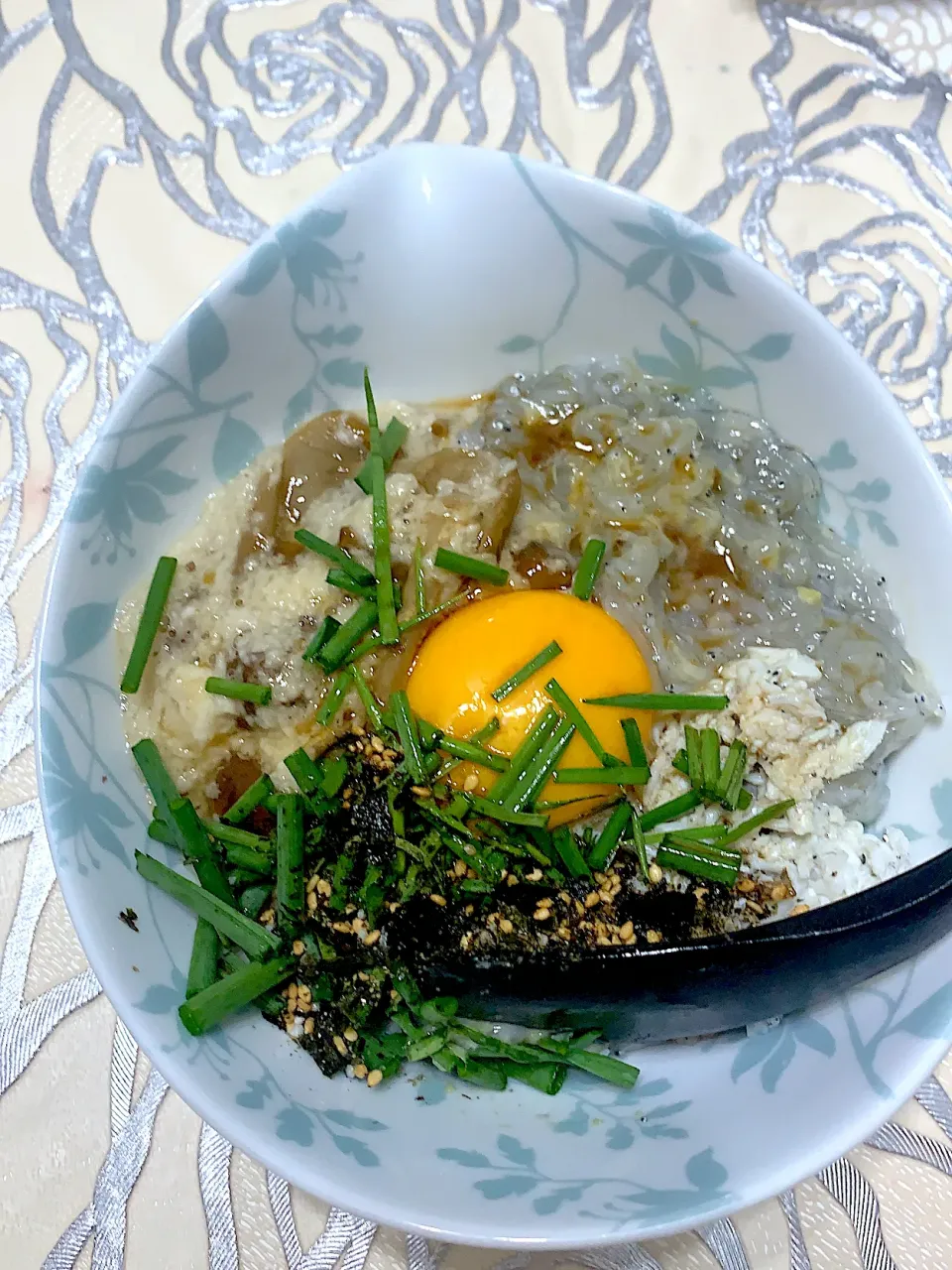 生しらすととろろナメコ丼|卍さん