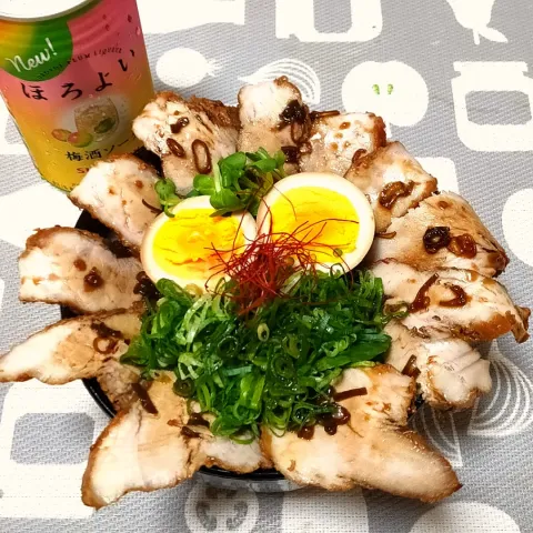 「きび砂糖」を使ってみたSnapdishの料理・レシピ写真:ダーリン作⸜🌷︎⸝‍
こぼれチャーシュー丼(👊  ˙-˙   )