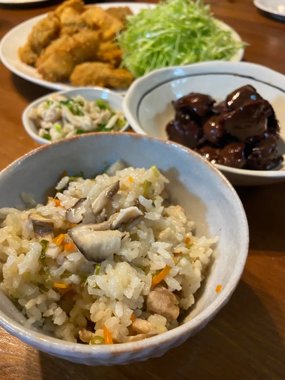 10/16の夕食　鶏の炊き込みご飯とレバの甘辛煮|yoneさん