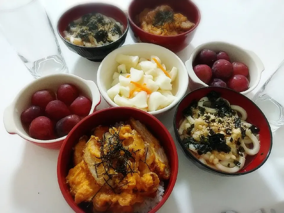 夕食(*^^*)
カツ丼
うどん(揚げ玉、海苔フレーク、白ごま)
大根の漬け物
ぶどう|プリン☆さん