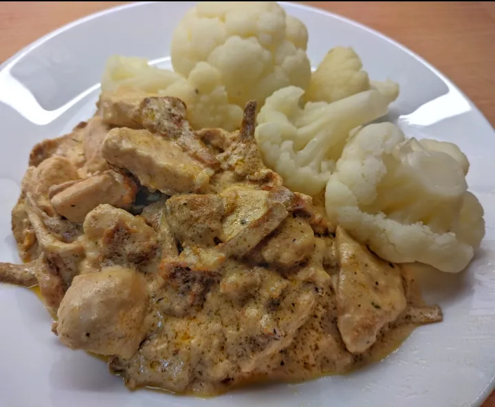 Cauliflower with chicken an chantarelles|Stefanさん