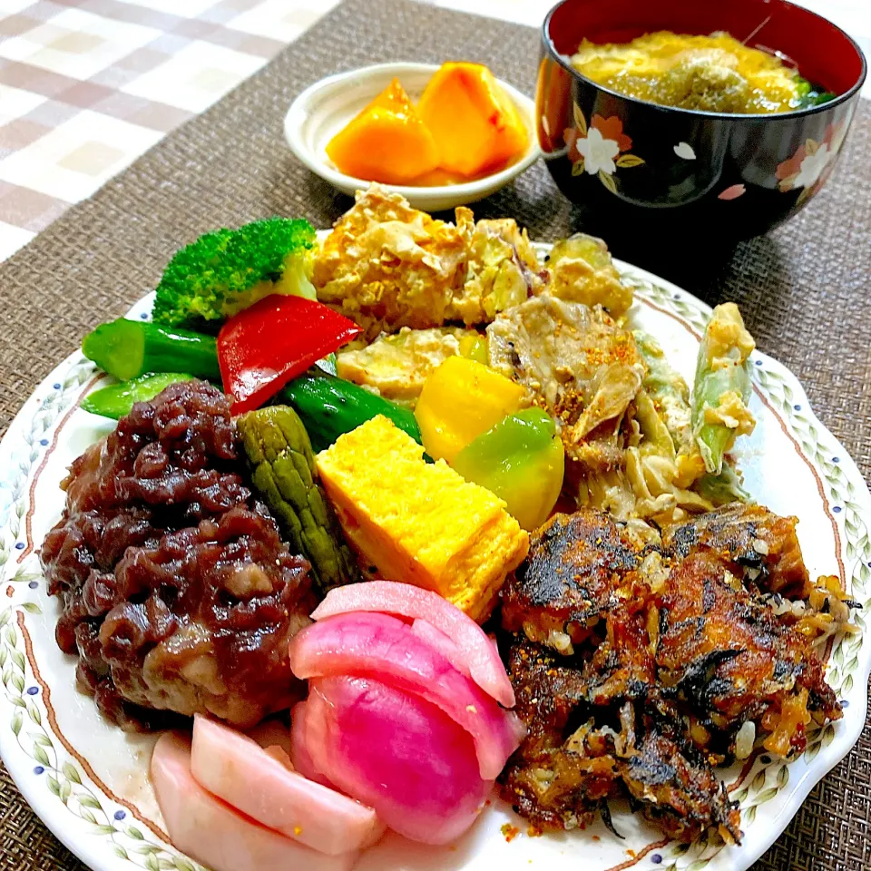 Snapdishの料理写真:今日のお昼ごはん★小豆蕎麦がき、焦げてしまったサバ缶（レモンバジル煮）とヒジキの揚げ焼き、トースターで焼いた野菜天ぷら|riko30294さん