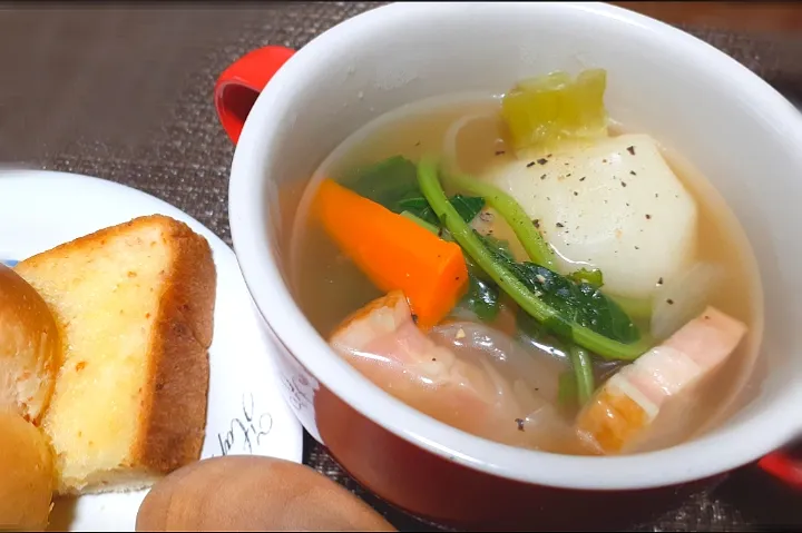 蕪のスープと人参食パン🍞|びせんさん