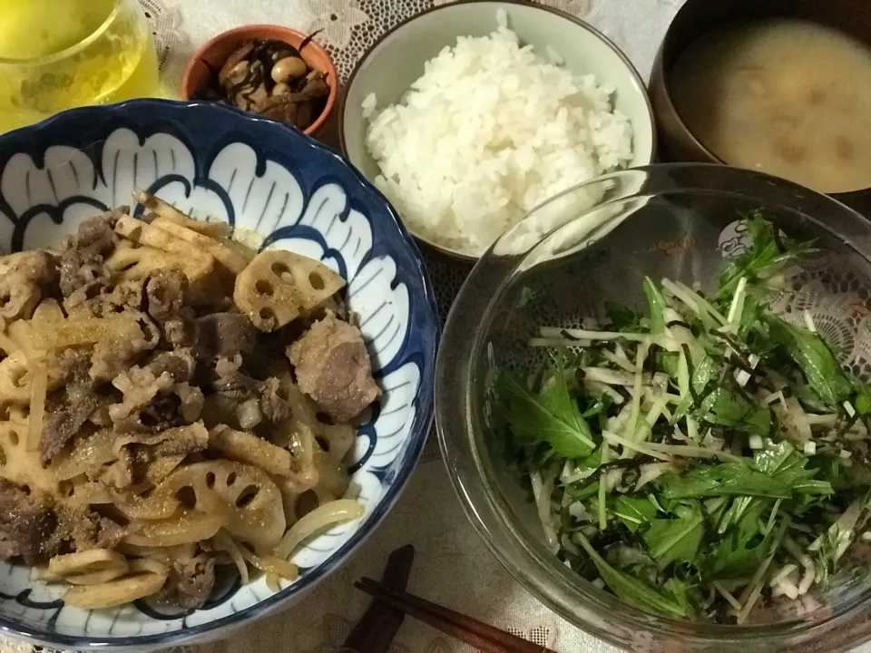 いつかの晩御飯は、牛肉と蓮根の山椒オイスター炒めと海苔と大根水菜のサラダ💓|noeさん