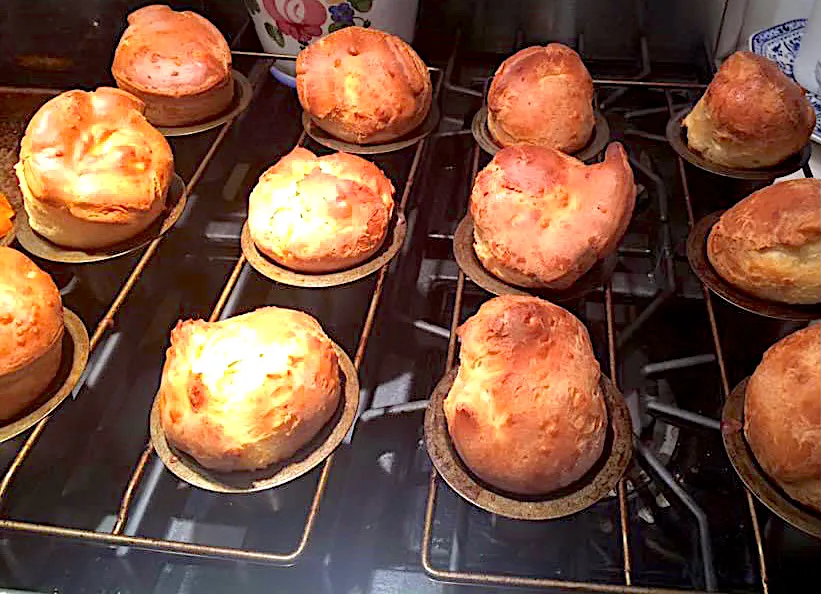 Snapdishの料理写真:Homemade hot fresh from the oven buttermilk popovers|🌺IAnneさん