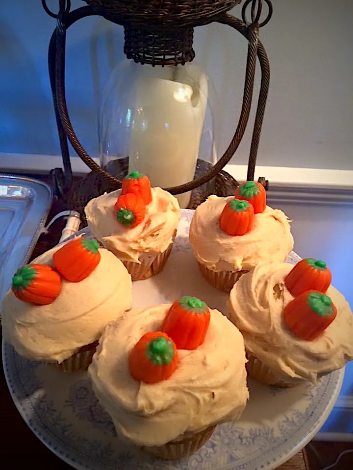 Snapdishの料理写真:Pumpkin spice cupcakes|🌺IAnneさん