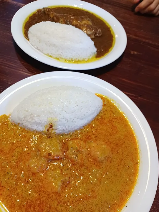 チャロのムケッカ、ツレはチキンカレー|ぱいんてーるさん