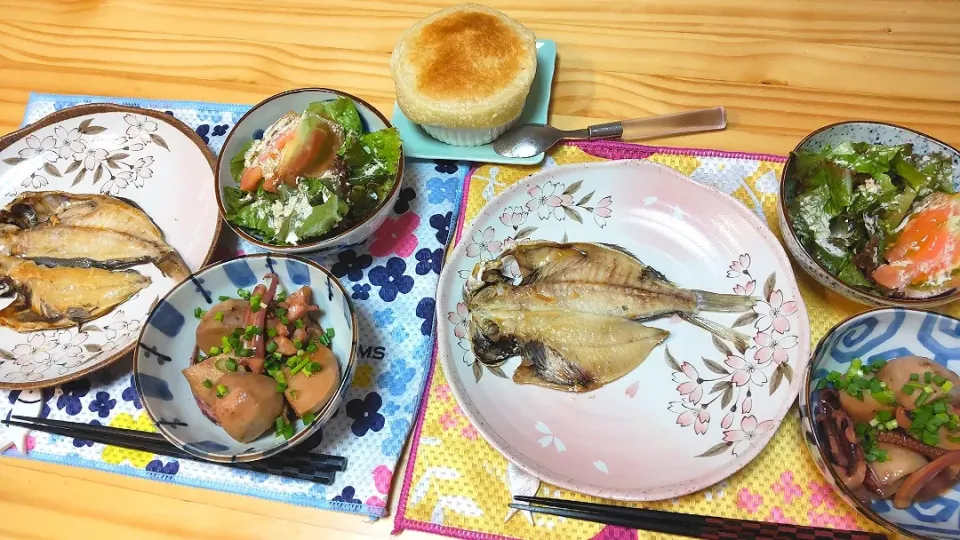 Snapdishの料理写真:えぼだいの干物
里芋といかの煮物
サラダ
ポットパイ(昨日のグラタンのリメイク)|ひろゴーヤさん