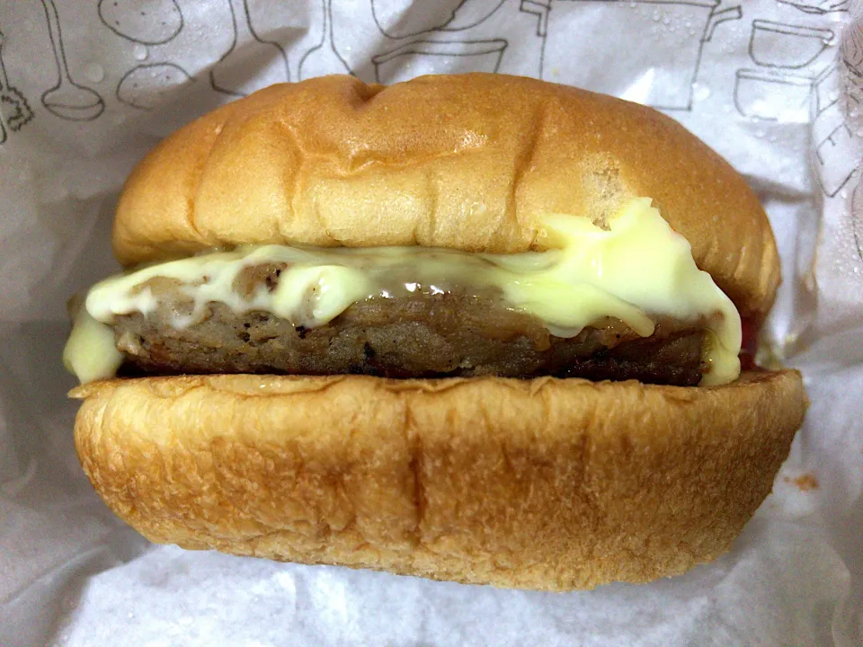 Snapdishの料理写真:モス チーズバーガー|ばーさんさん