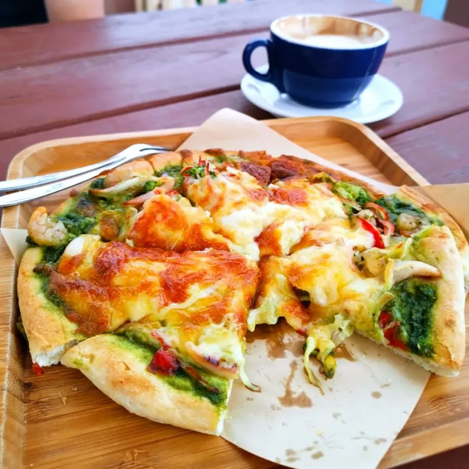 Seafood pesto pizza|Sasaya Hさん