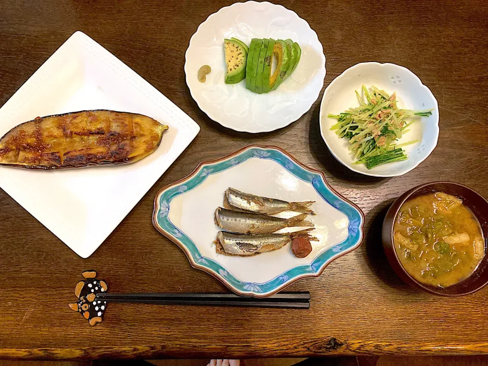 鰯の煮付け、茄子田楽、アボカド刺身、水菜のシーチキン和え、大根葉とお揚げのお味噌汁|カドラさん