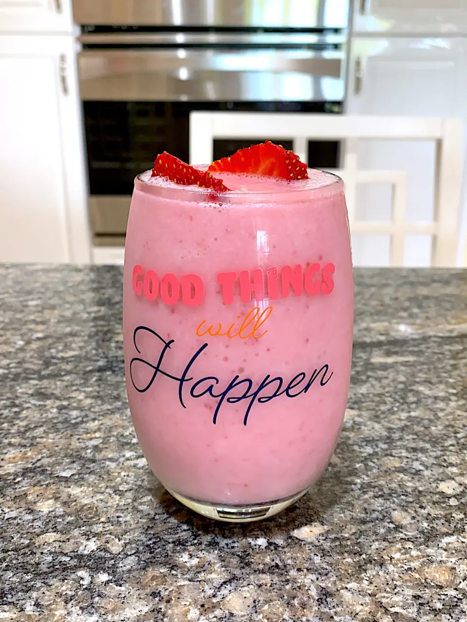 Strawberry banana almond milk smoothie|FitMomDoc19さん