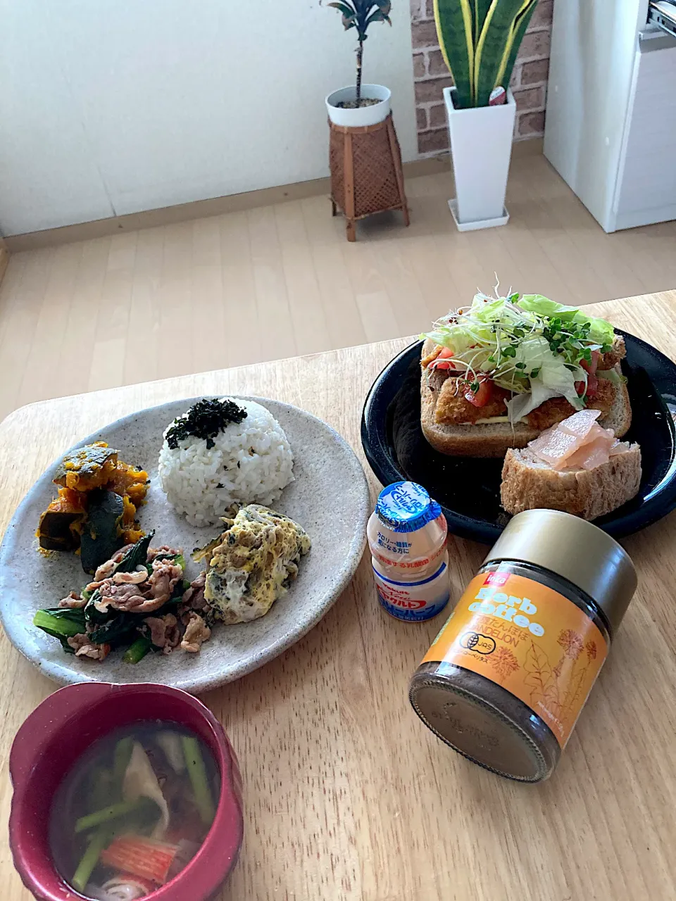 旦那さんの朝ごはんと、お弁当オカズでmyランチプレート😍🎶|さくたえさん