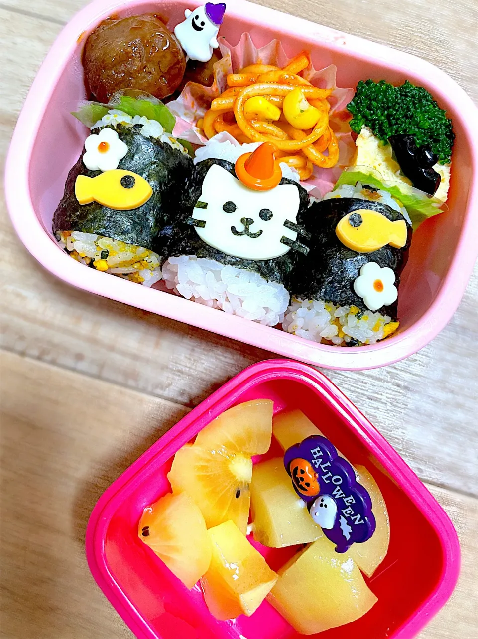 年少弁当🍱のりたまおにぎり🎃|mari＊yuakitoさん