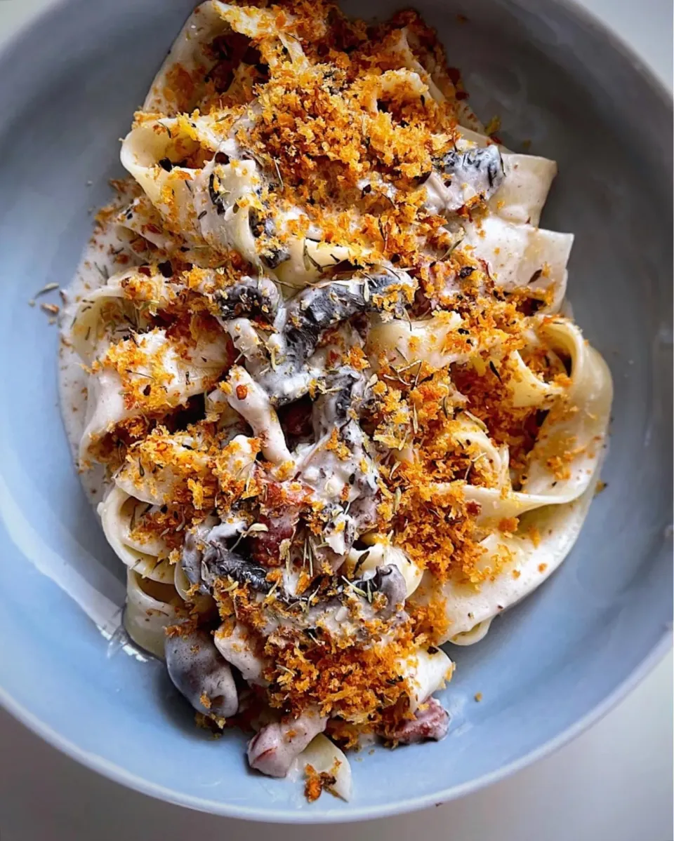 Snapdishの料理写真:Pancetta, mushrooms mascarpone pasta with garlicky spicy crispy bread crumbs|12Dragonさん