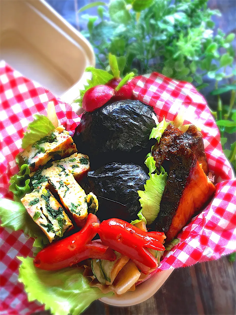 おにぎりとほうれん草の玉子焼きのお弁当🍙|みゆきさん