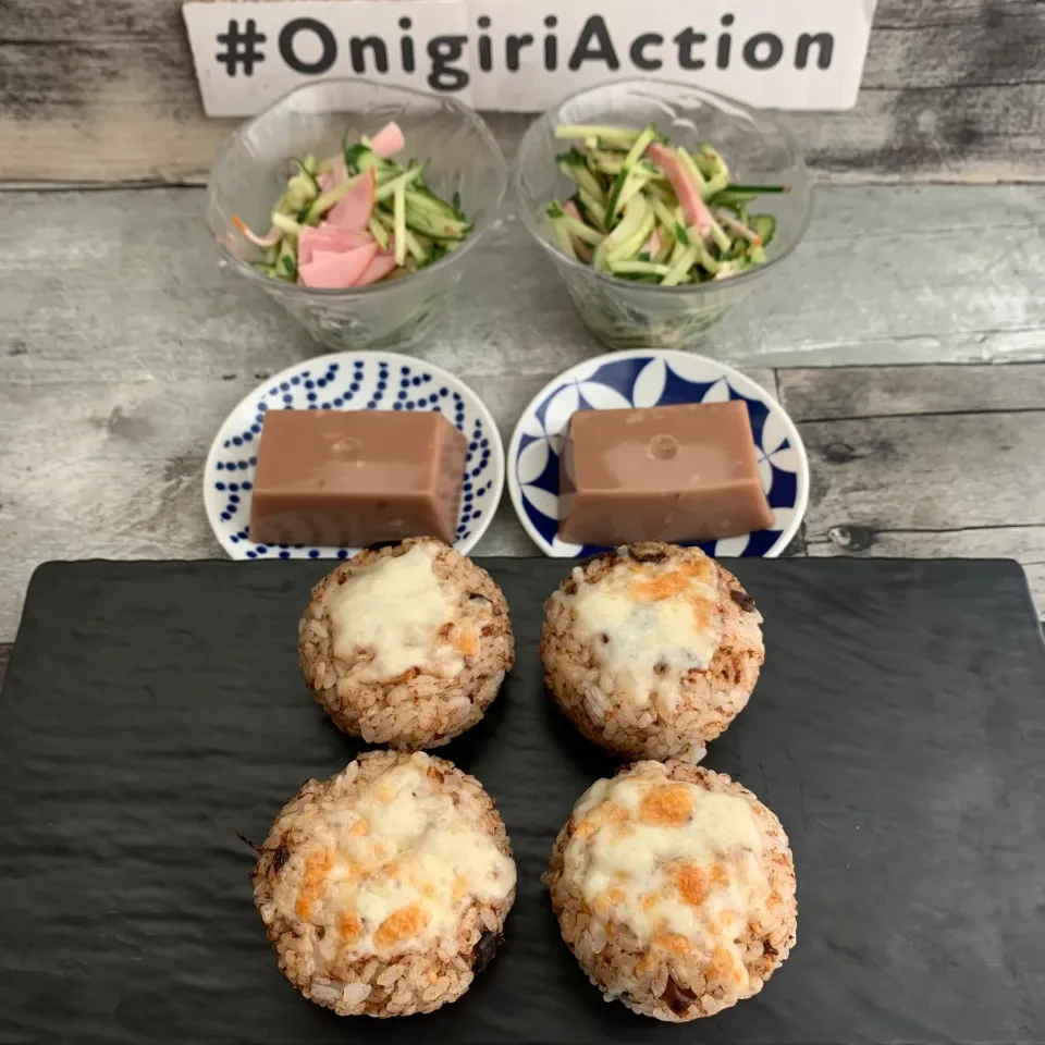 Snapdishの料理写真:まりおさんの料理 ﾁｰｽﾞ焼きおにぎりで#OnigiriAction|らぴすらずり(らぴ)さん