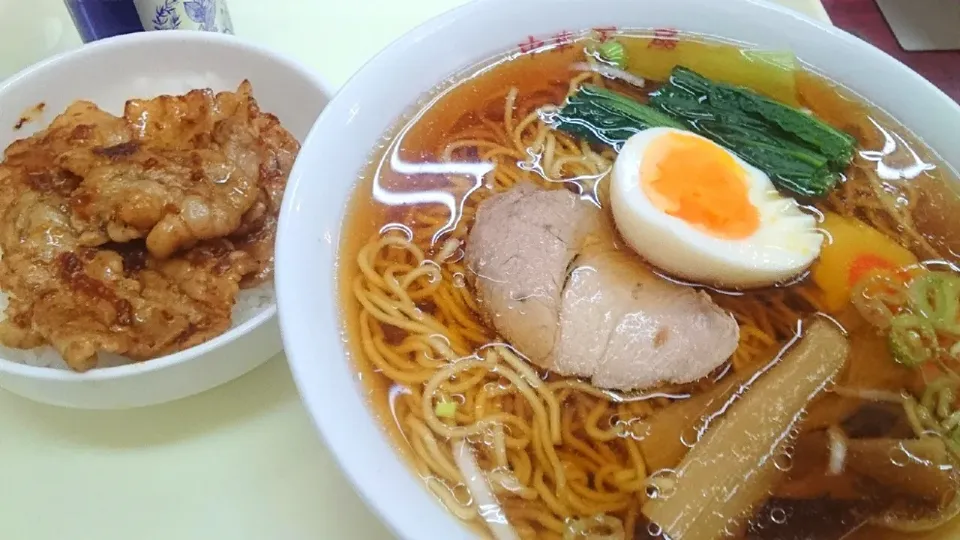 【1957年創業】
中華専門 玉屋
仙人ラーメン（単品600円）
と小焼肉のセット
@十条7分
（赤羽から徒歩20分）
21229|大脇さん