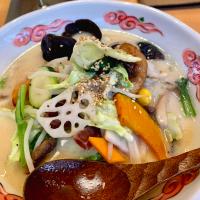 野菜と魚介タップリの白湯麺