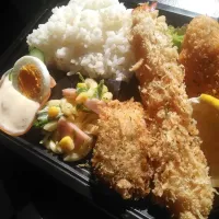 Snapdishの料理写真:三種のフライ弁当|aozoramamaさん