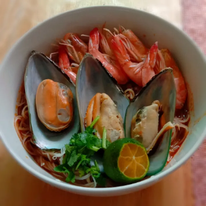 Sarawak Laksa is what we call this dish..the paste was made of many spices that give you a taste of spiciness, a little taste like curry but it has the taste of|MeLicious Foodさん