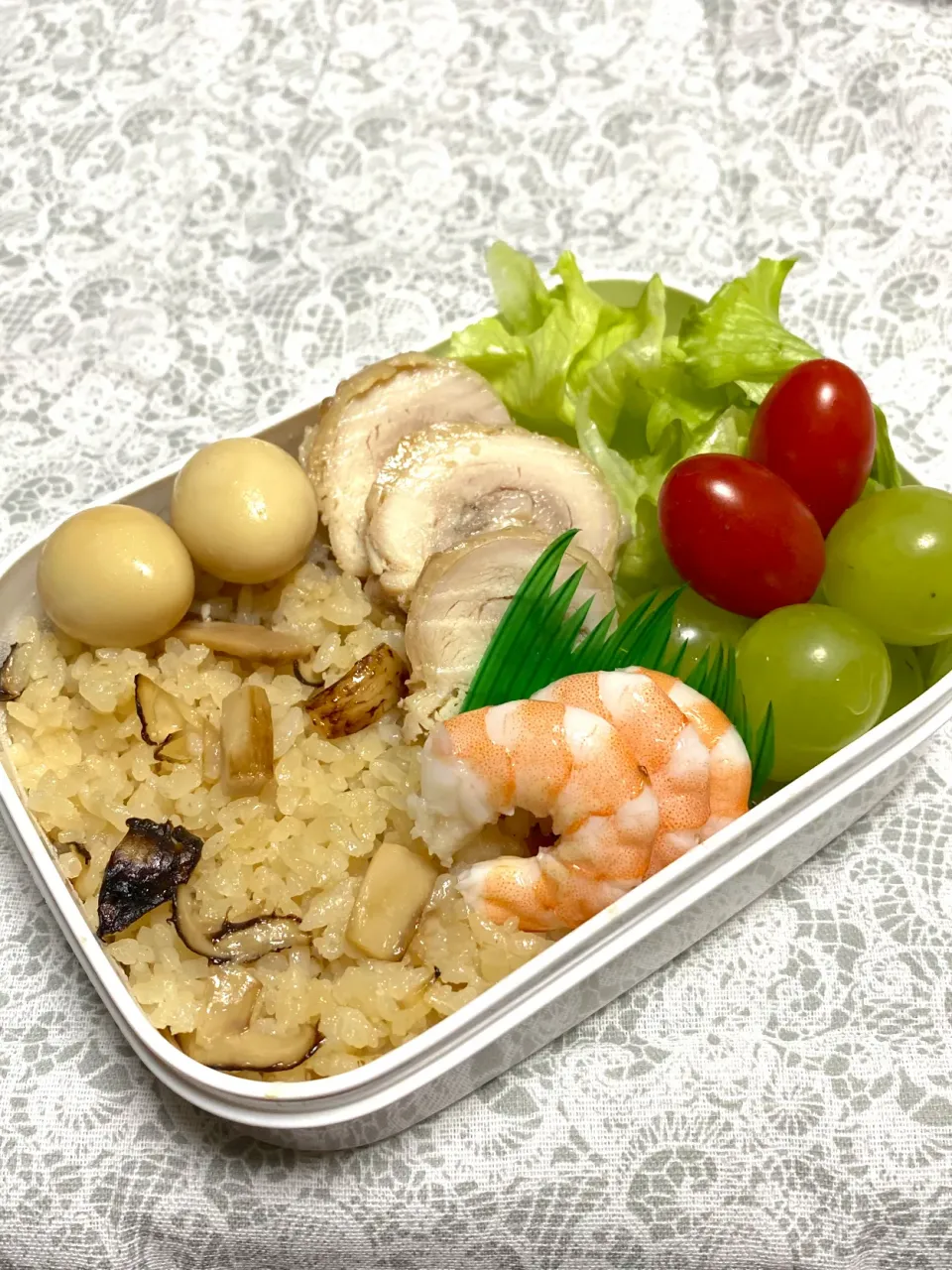 息子のお弁当(松茸ご飯🍄😃)|かあたんさん