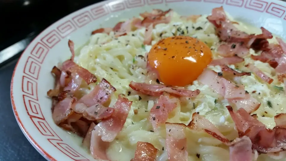 オカンocanさんのサッポロ一番塩ラーメンで作るカルボナーラ風ラーメン #楽天レシピ|楽天レシピさん