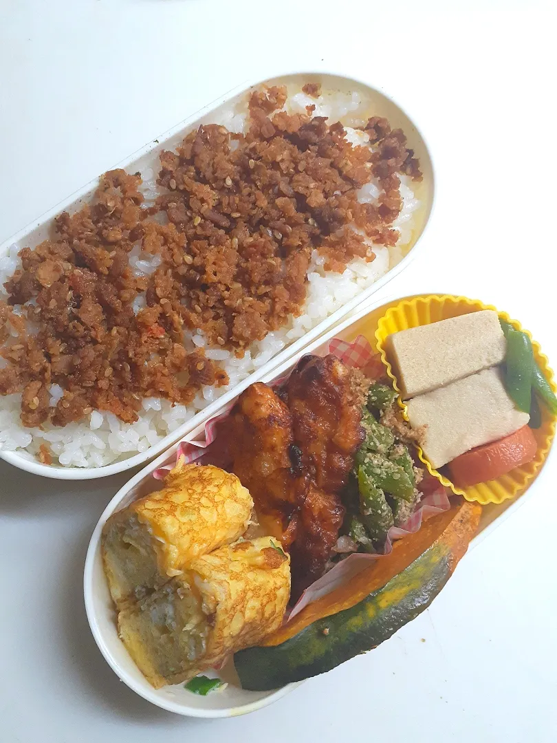 ☆中学生弁当☆そぼろごはん、高野豆腐、いんげん胡麻和え、唐揚げ、シラス葱卵焼き、南瓜|ｼｮｺﾗさん