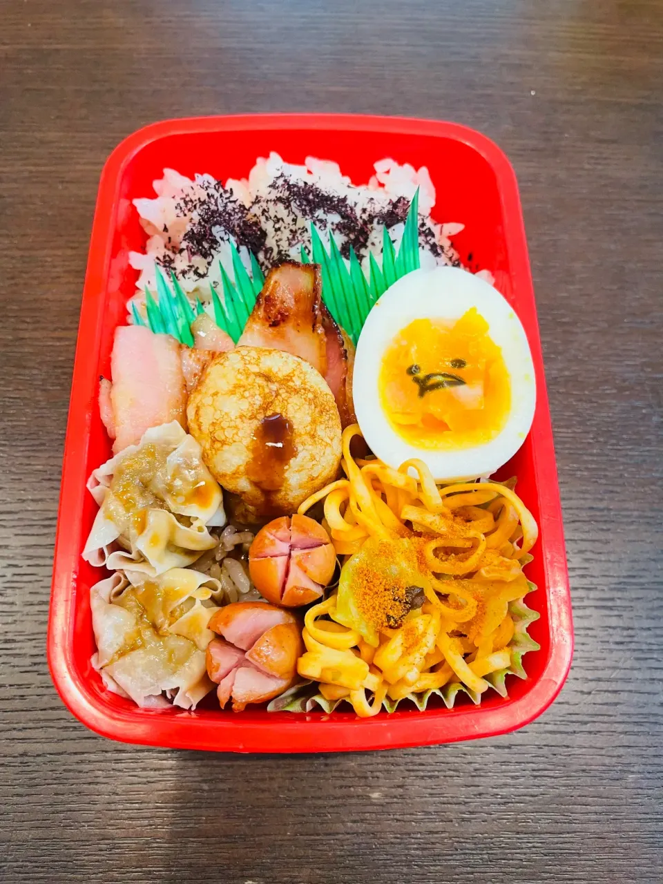 Snapdishの料理写真:茹でぐてたま弁当|ちはるさん