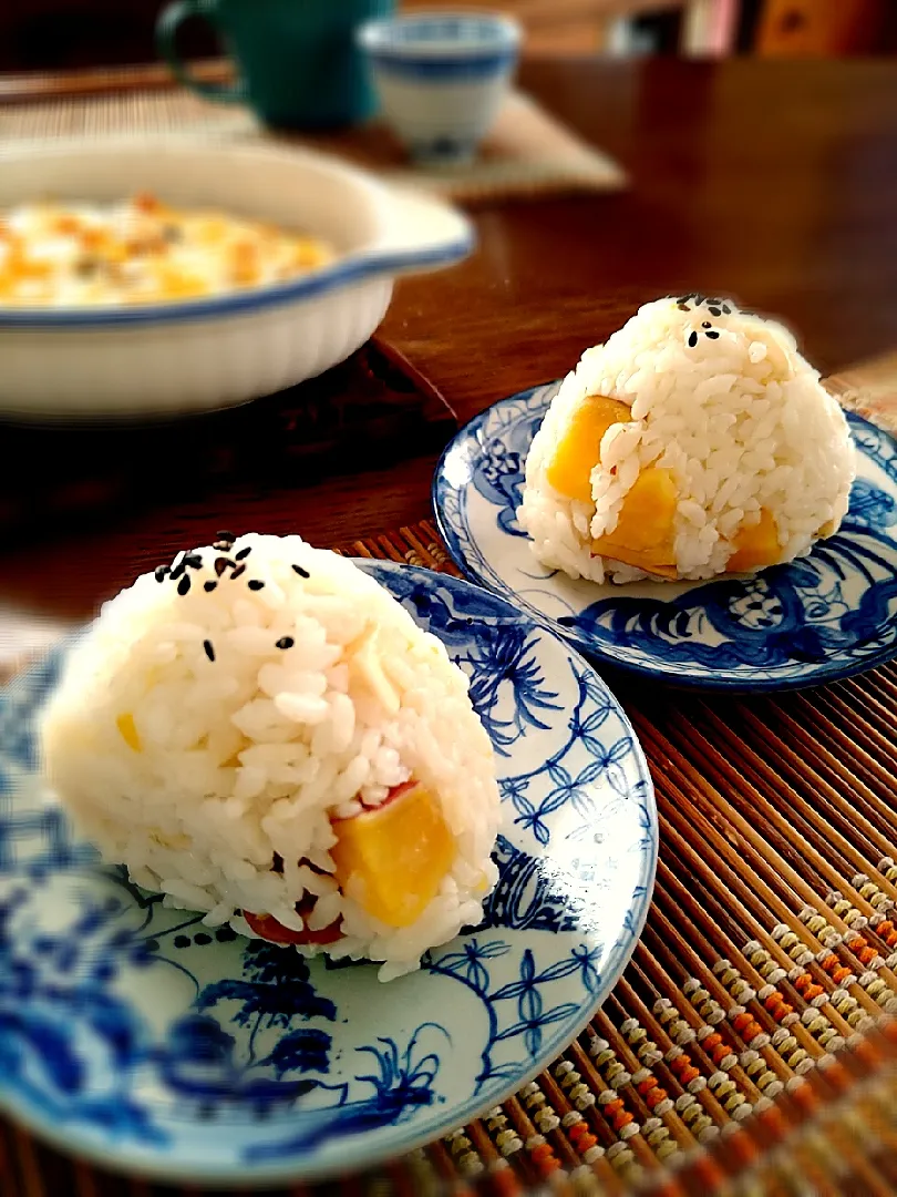 さつまいもご飯おにぎりinクリチ入りベビチの醤油漬け|まめころさん